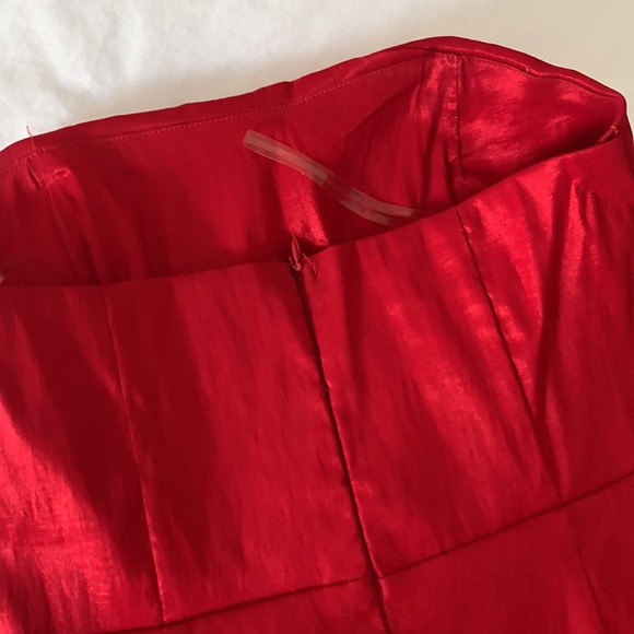 Strapless short red dress with details in the front. Size Small - Picture 5 of 5